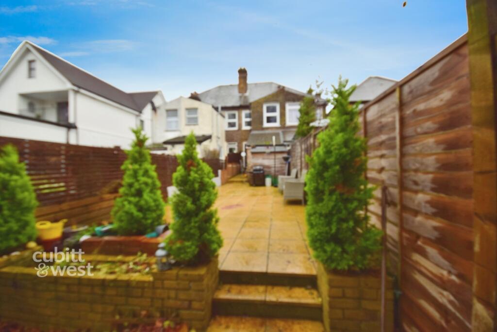 Godstone Road Whyteleafe CR3