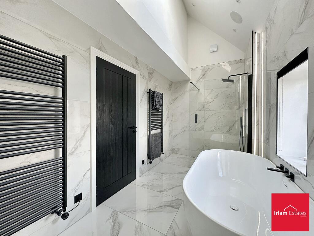 Bedroom 1/Dresser/Ensuite