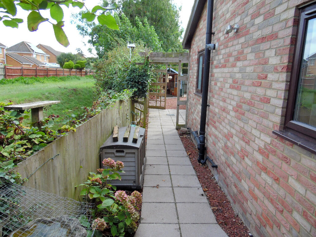 SIDE/ REAR GARDEN