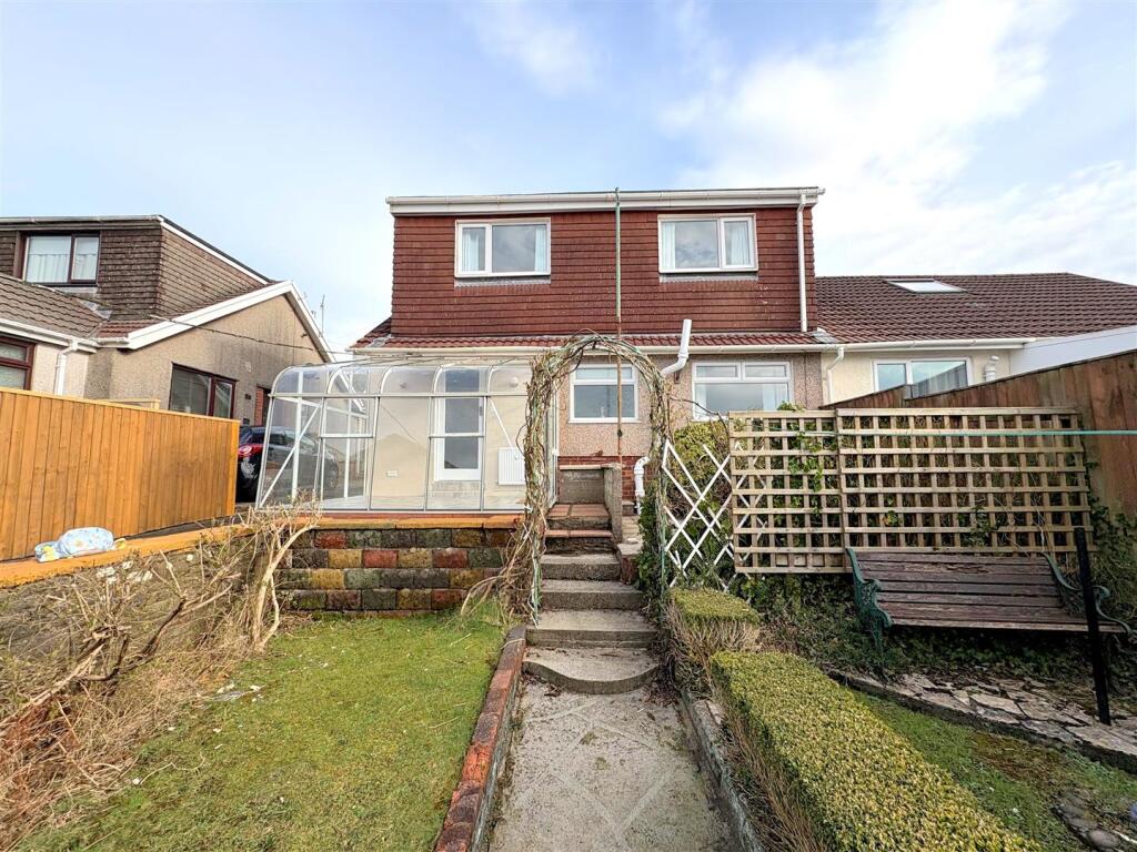 Rear Garden i.jpg