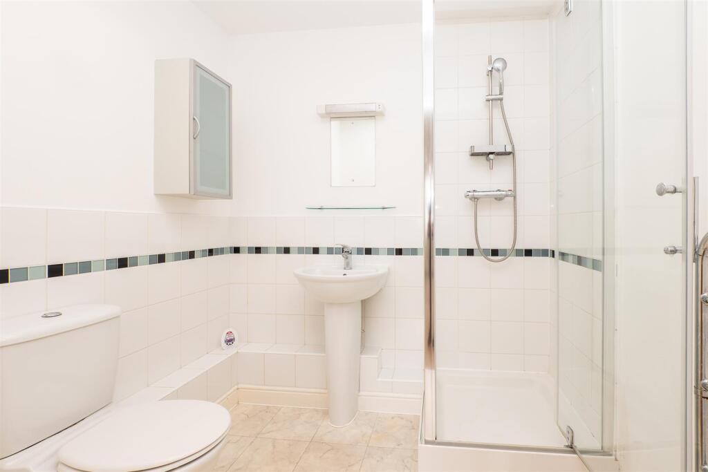 46 Worcester Road, Sutton