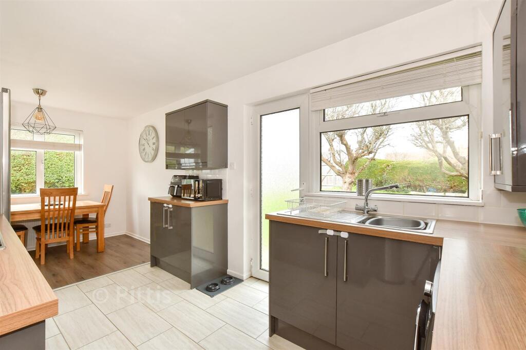 Kitchen/ Dining Room