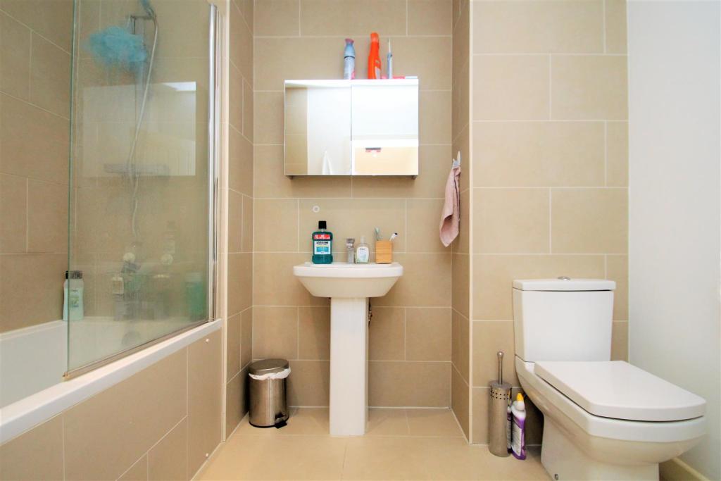 Bathroom 2.JPG