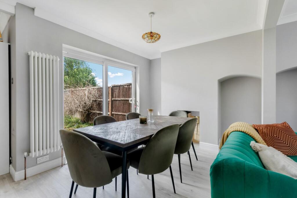 CAVERLEIGH WAY   -16.jpg