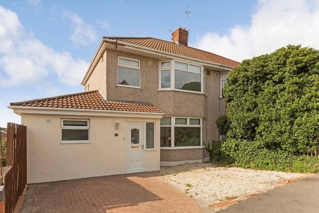 A charming semi-detached house with a well-main...