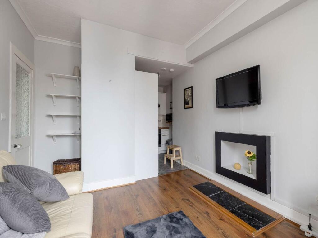 58211_CaledonianCres