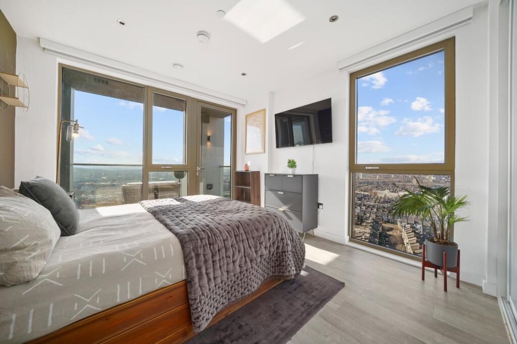 71, 151 Stockwell Rd