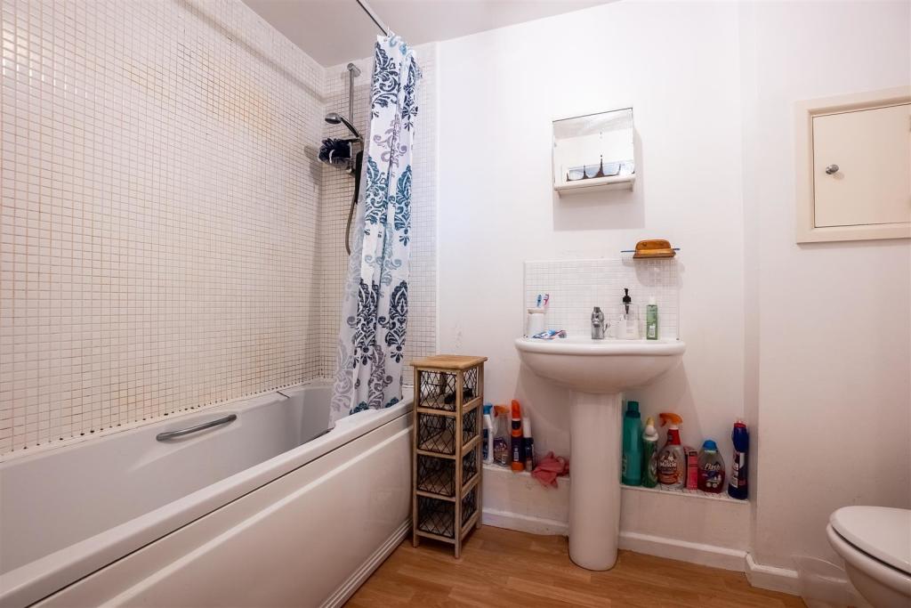 Bathroom (2)-HDR-2.jpg