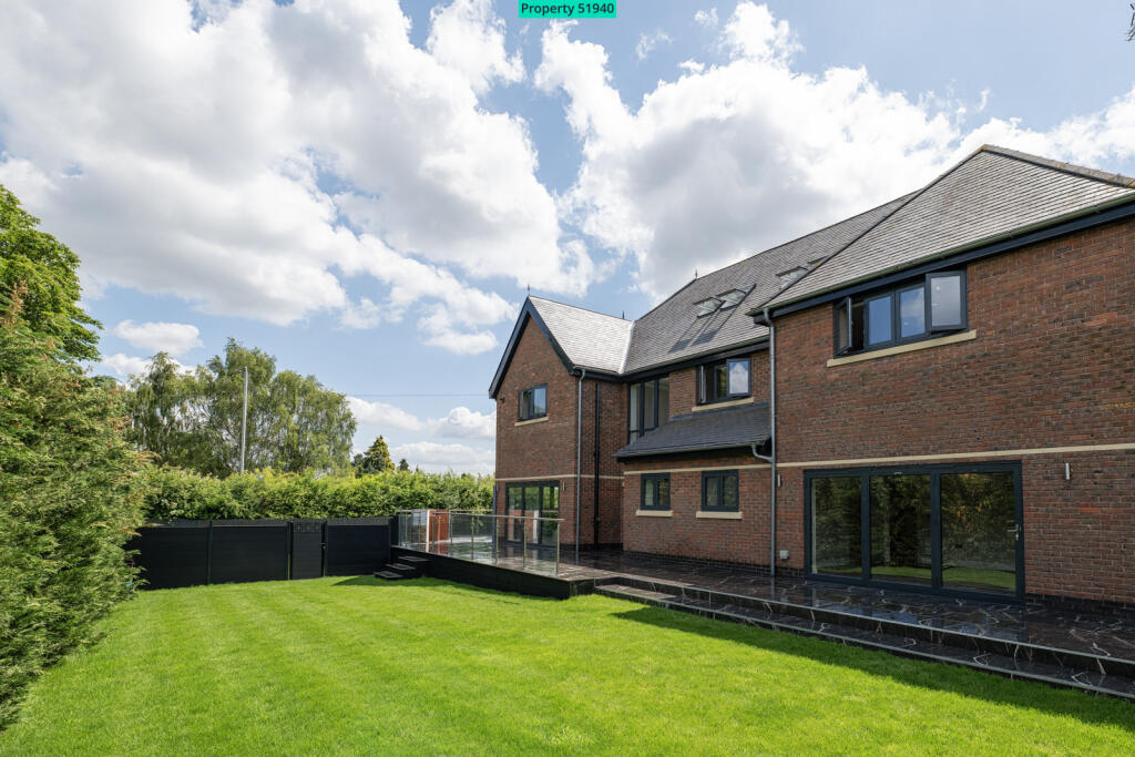 Back Garden - BIFOLDS CLOSED.