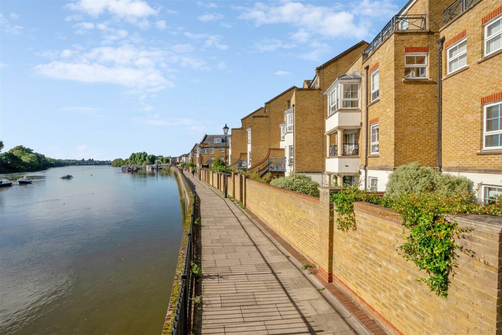 Gwynne Close, W4 - FOR SALE