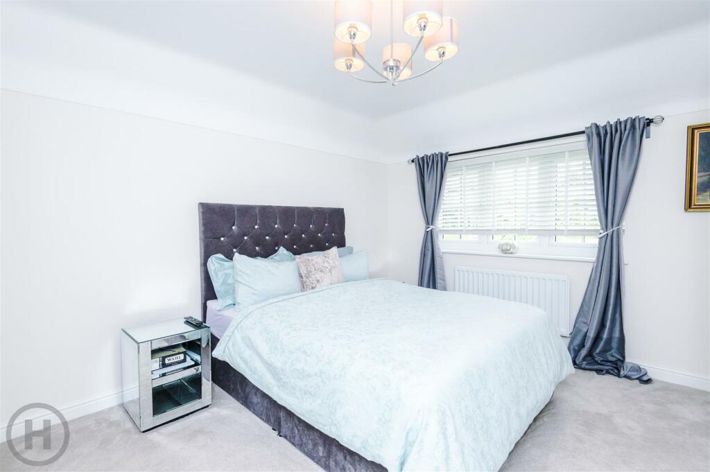 Master Bedroom (2).jpg