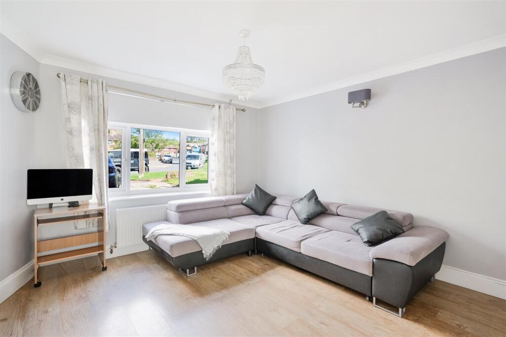 DUNDREY CRESCENT, 18 (6).jpg