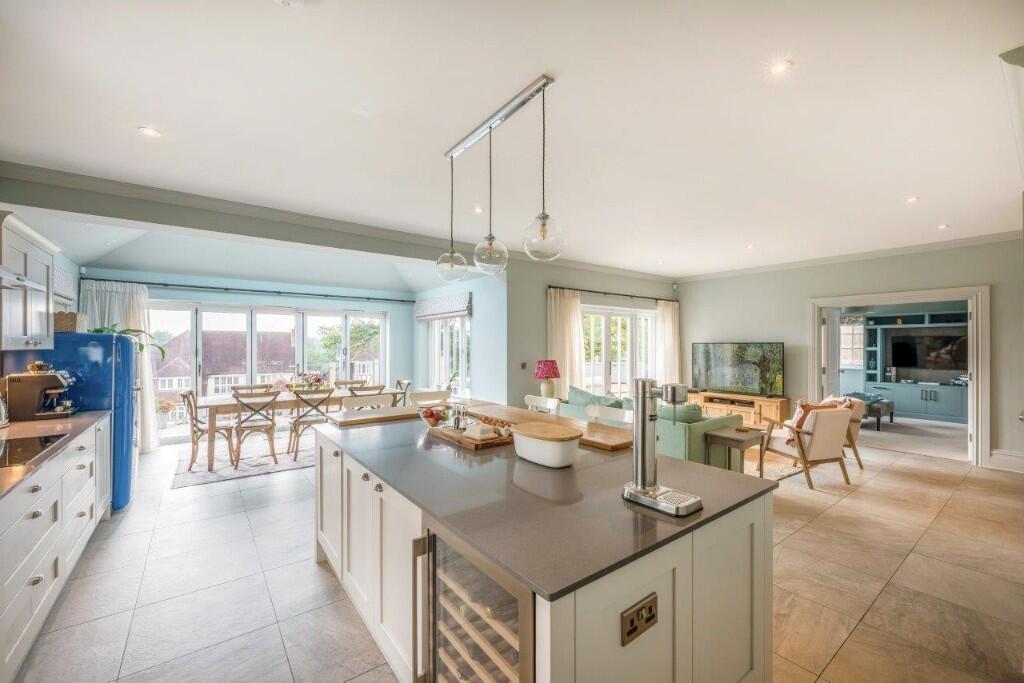 Kitchen/dining rm