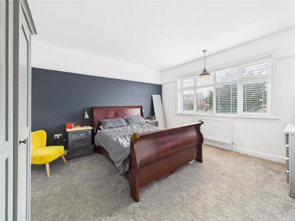 Bedroom: