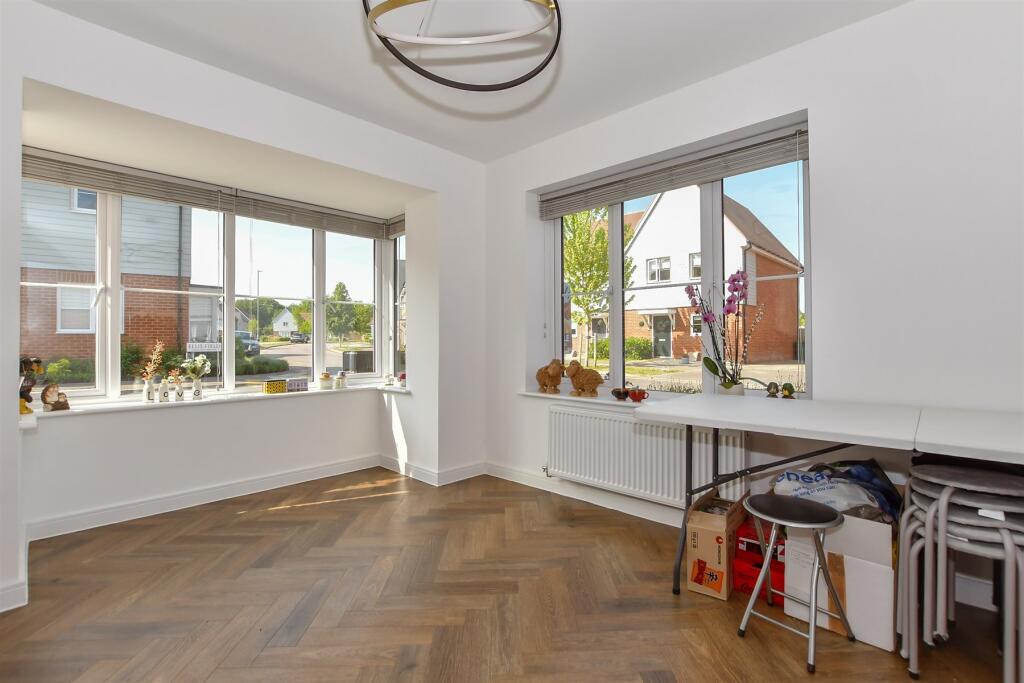 Kitchen/ Breakfast Room