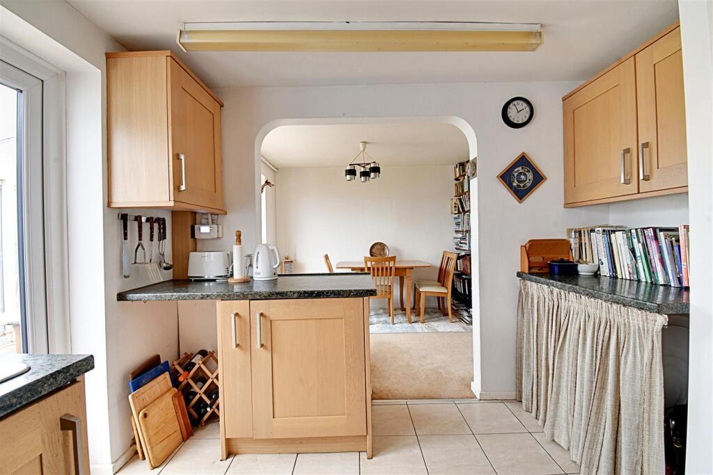 Kitchen 2.jpg