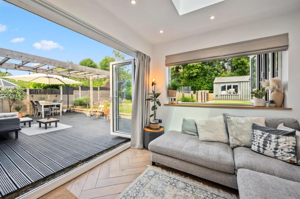 Bifold doors to garden.jpg