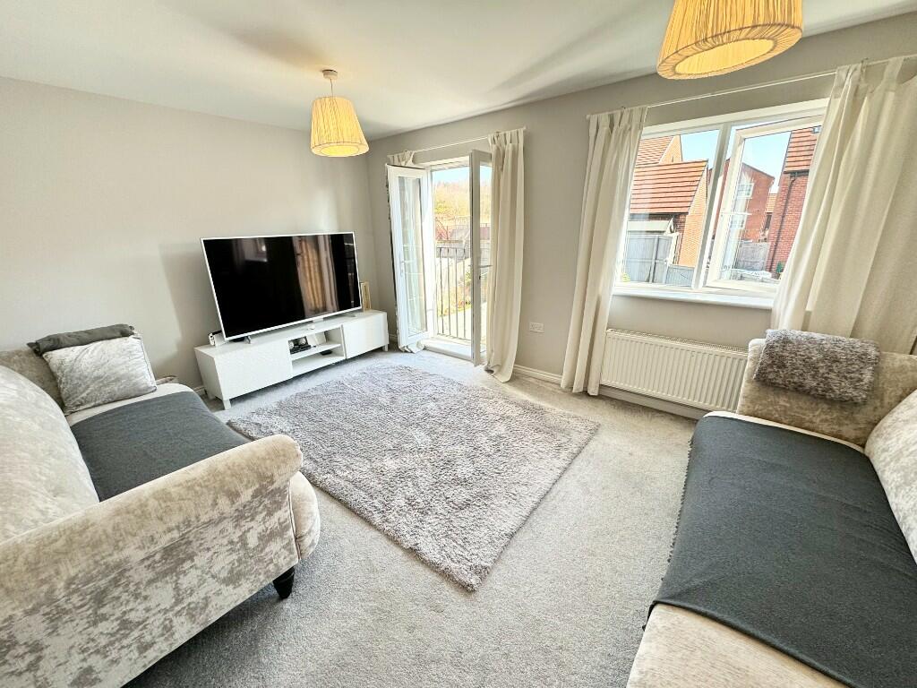 1ST FLOOR LIVINGROOM