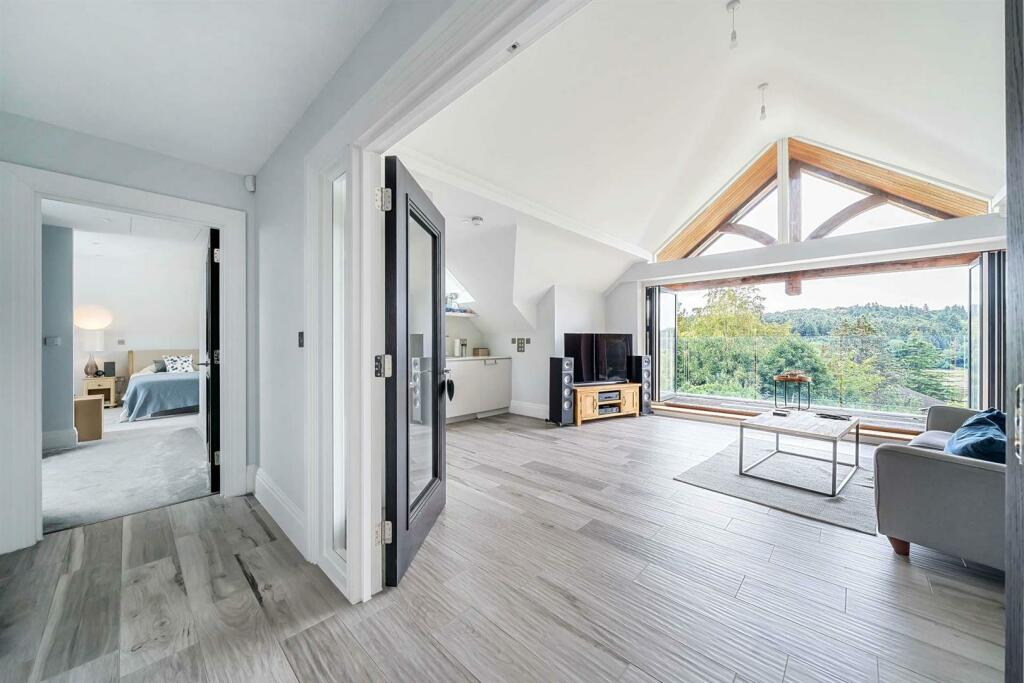 1031565 (2)c-1920.jpg