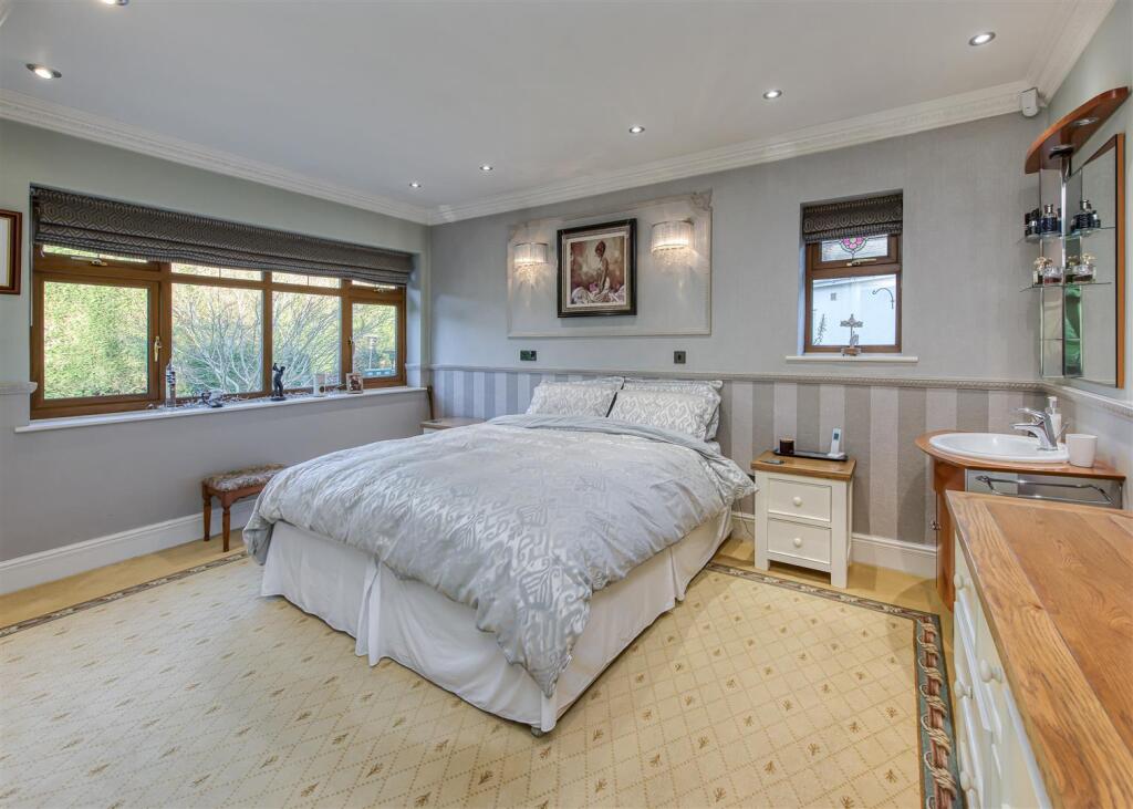 1 Woodthorne Road-bed1a.jpg