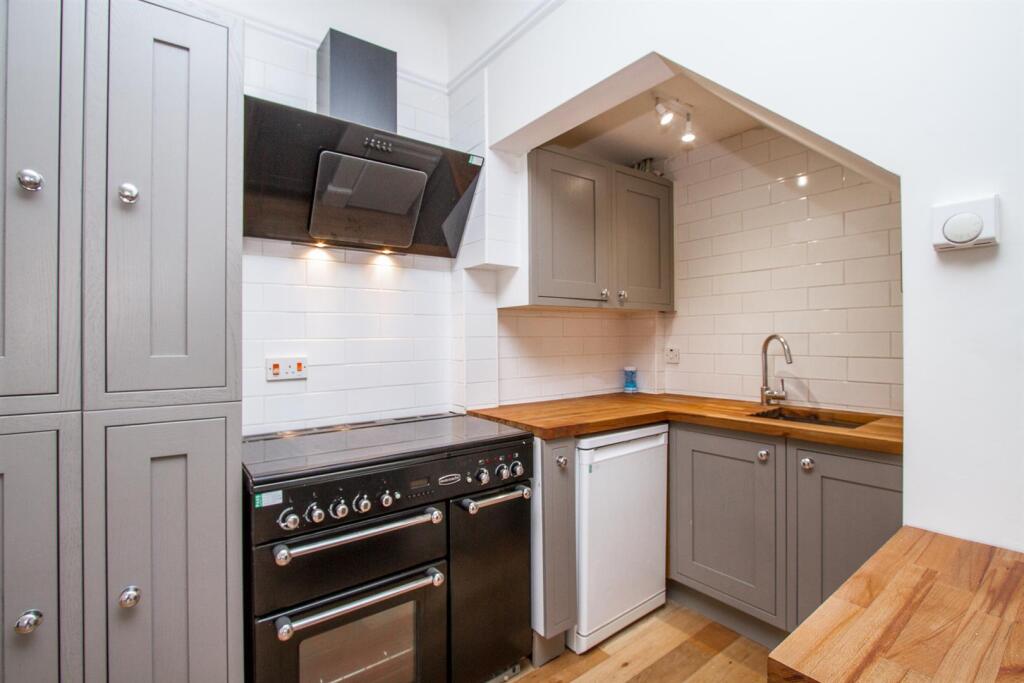 kitchen area.jpg
