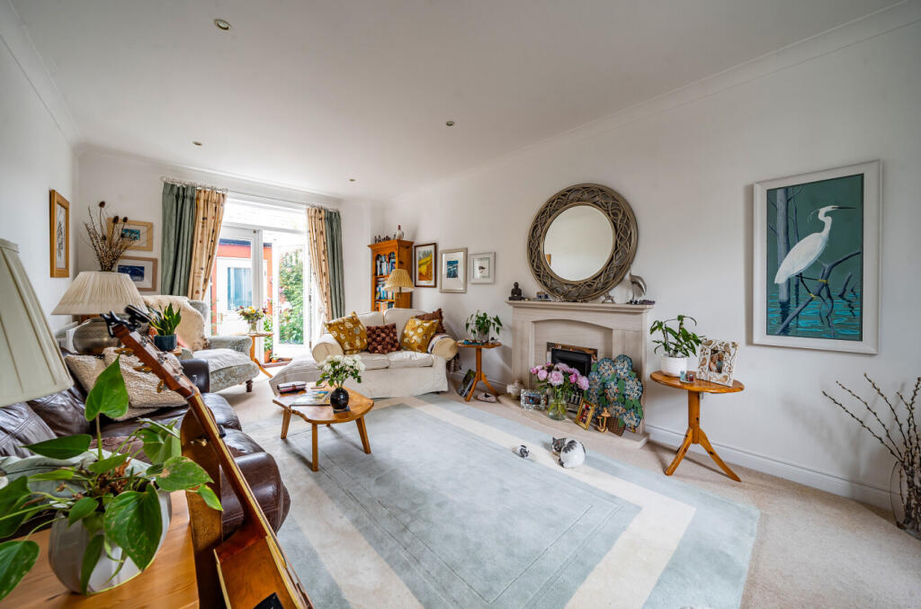 1305894-32-684c1a...