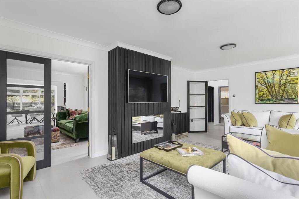 Mayfields, 1 Manor Close