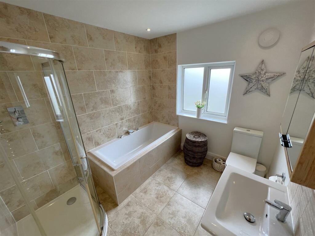 Family Bathroom.JPG