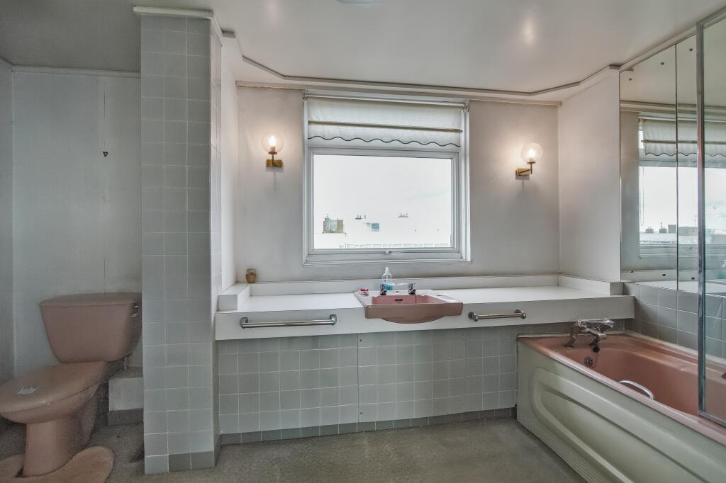 53 The Bowls, Chigwell, Essex, IG7 6ND