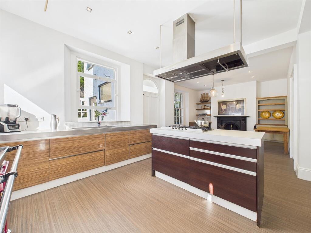7 - Detached Victorian Villa for Auction, Weston-s