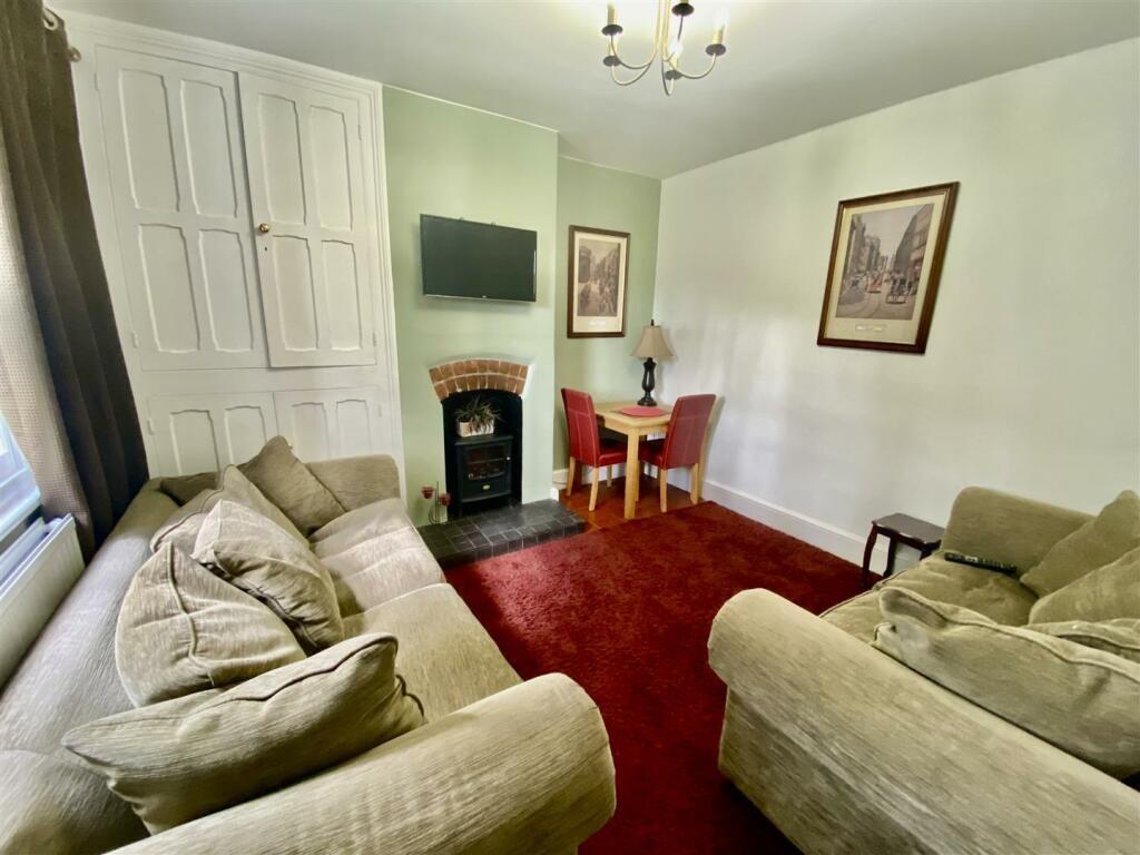 7482_33131884_IMG...