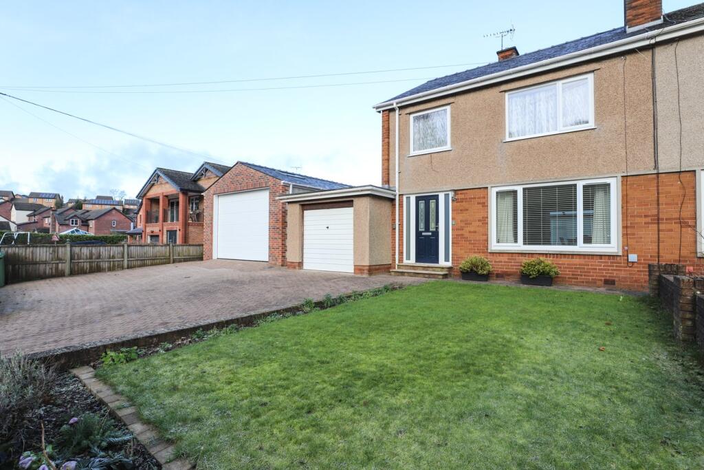 Front garden and drive