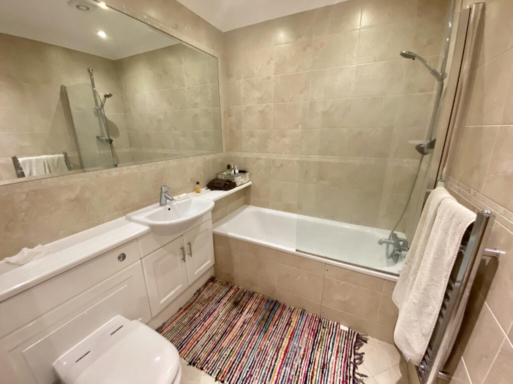 8. Bathroom.jpeg