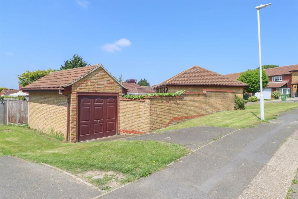 1 BANNISTER GREEN OUTSIDE-8.jpg