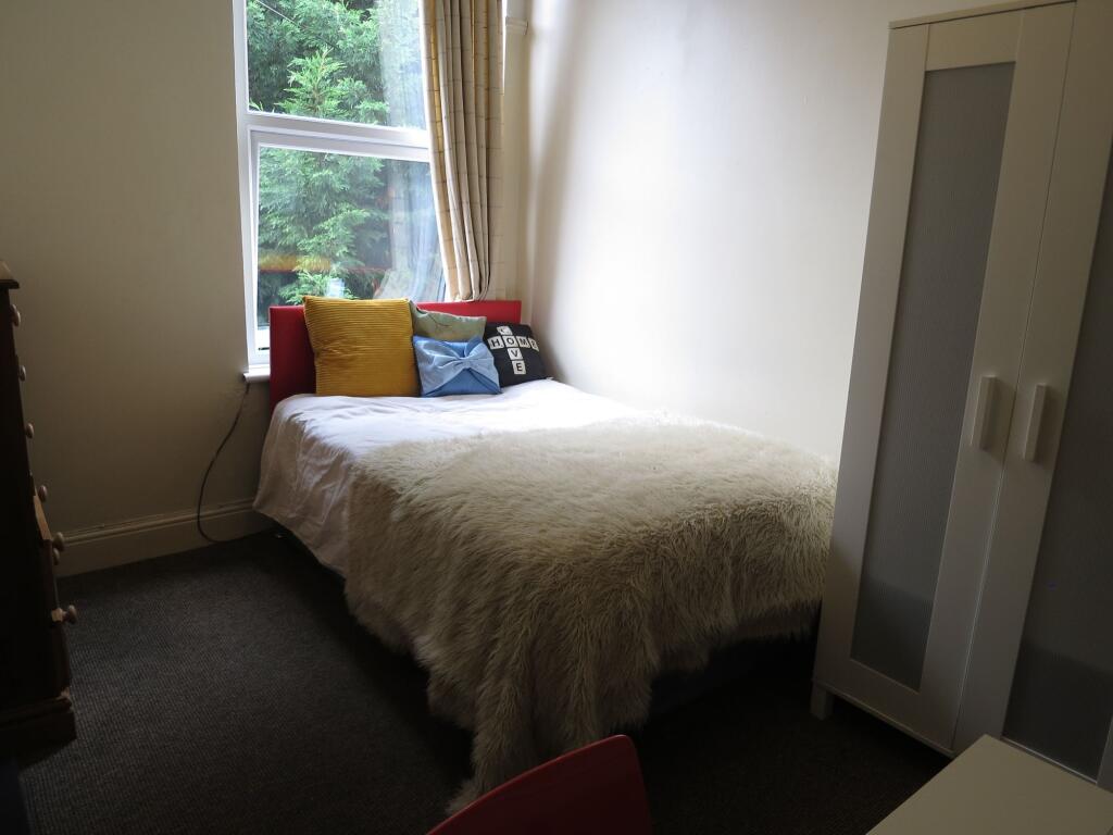 A cozy, well-maintained double bedroom with a l...