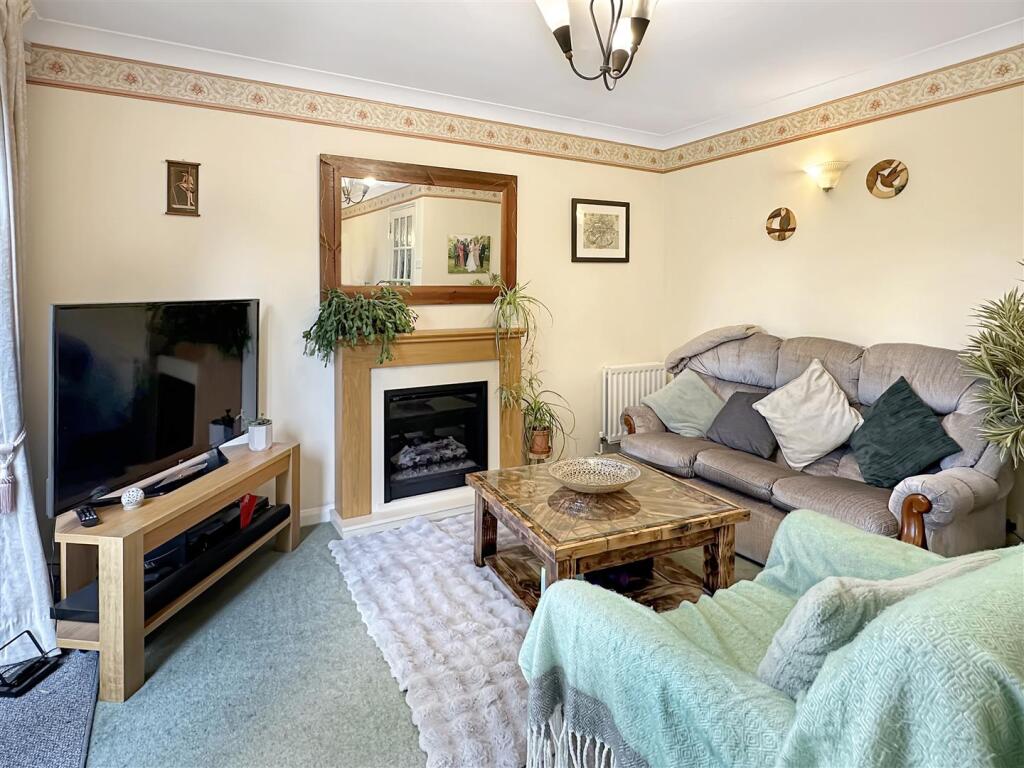 Living / Dining Room (2)