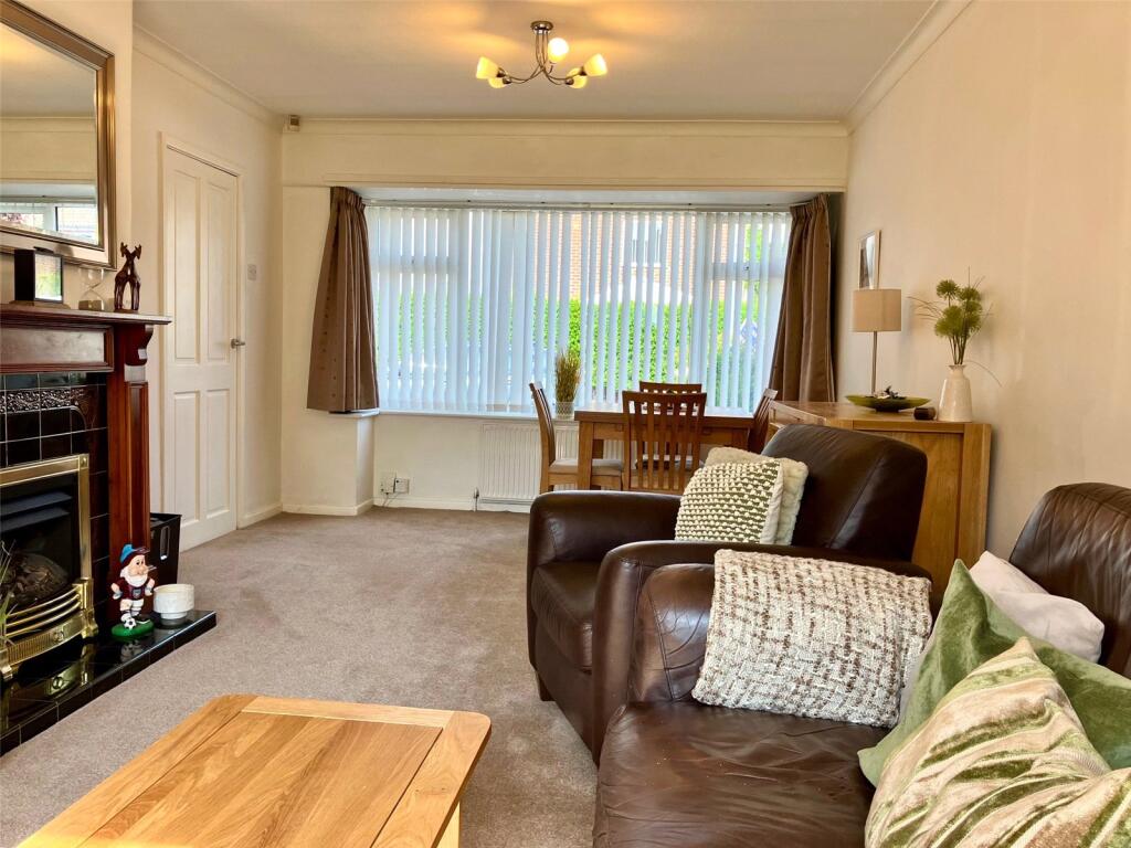 Lounge / Dining Area