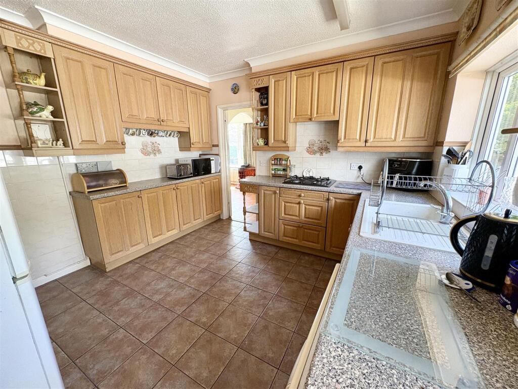 kitchen2.jpg
