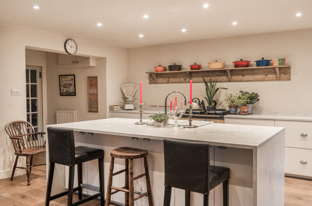 1369380-9-690a2f7...