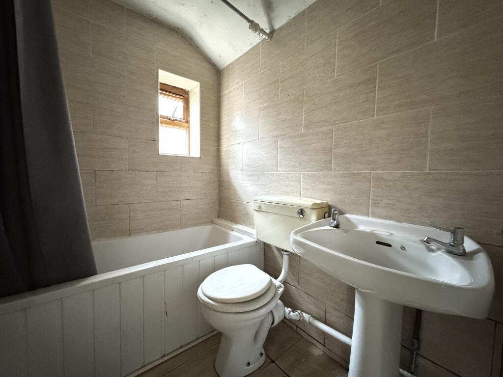 Bath/WC (25A)
