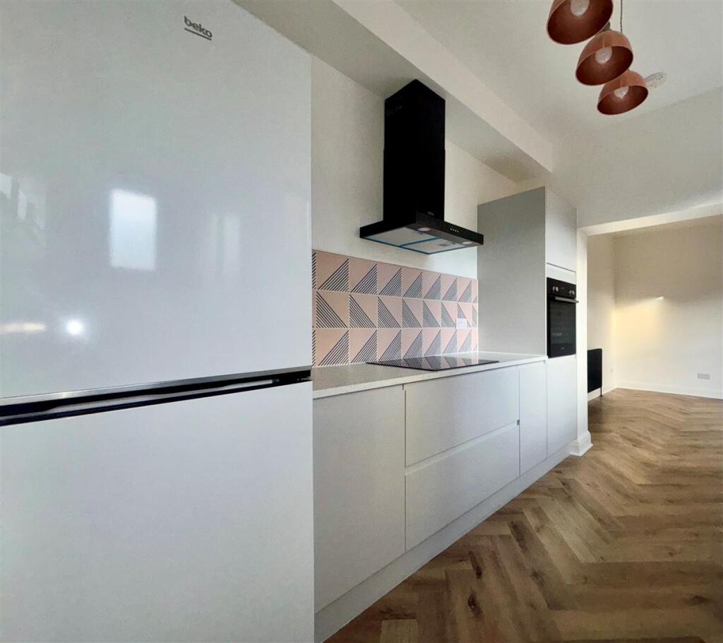 Kitchen 1.jpg