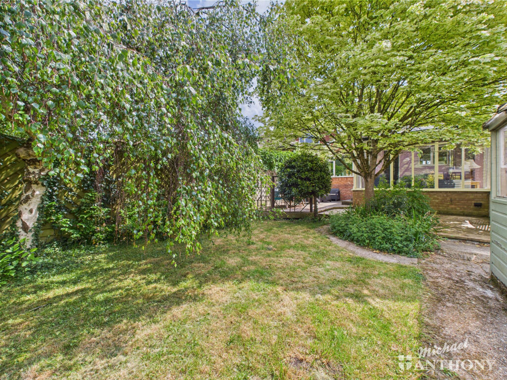 CAM03218G0-PR0659-STILL034