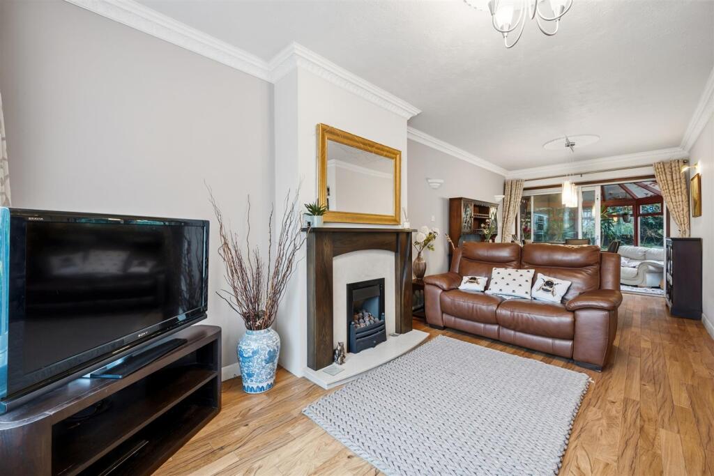 Lounge to diner and conservatory.jpg