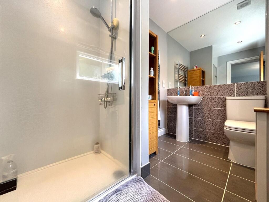 Ensuite.jpeg