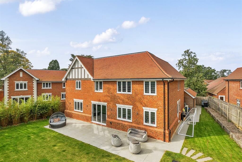 The Gingerbread House, Bessies Lane