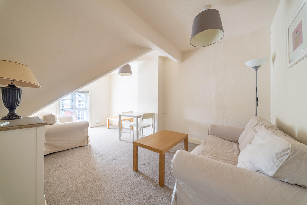 Flat 3, 61 Bamfor...