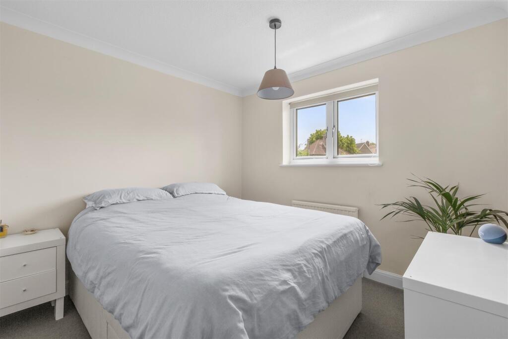 21 Jasmine Crescent, HP27 0AB-1.jpg