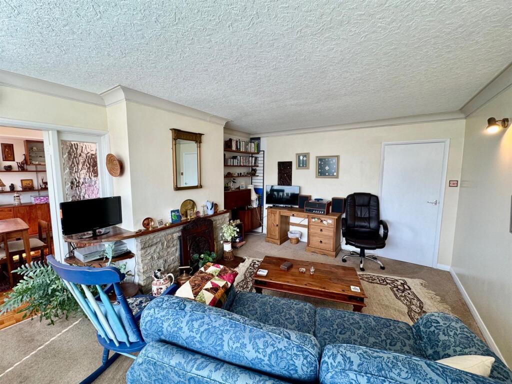 Lounge 2.jpg