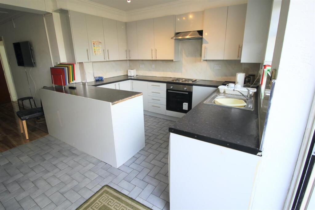 Kitchen / Breakfast Room