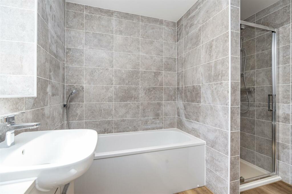 P8-Bathroom1.jpg